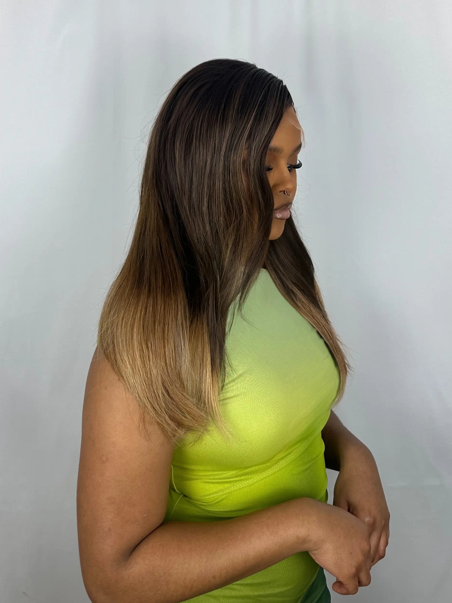 VIVIENNE · Ondulado · 13x4 HD Lace · Glueless · Densidad 180% · 350 gramos