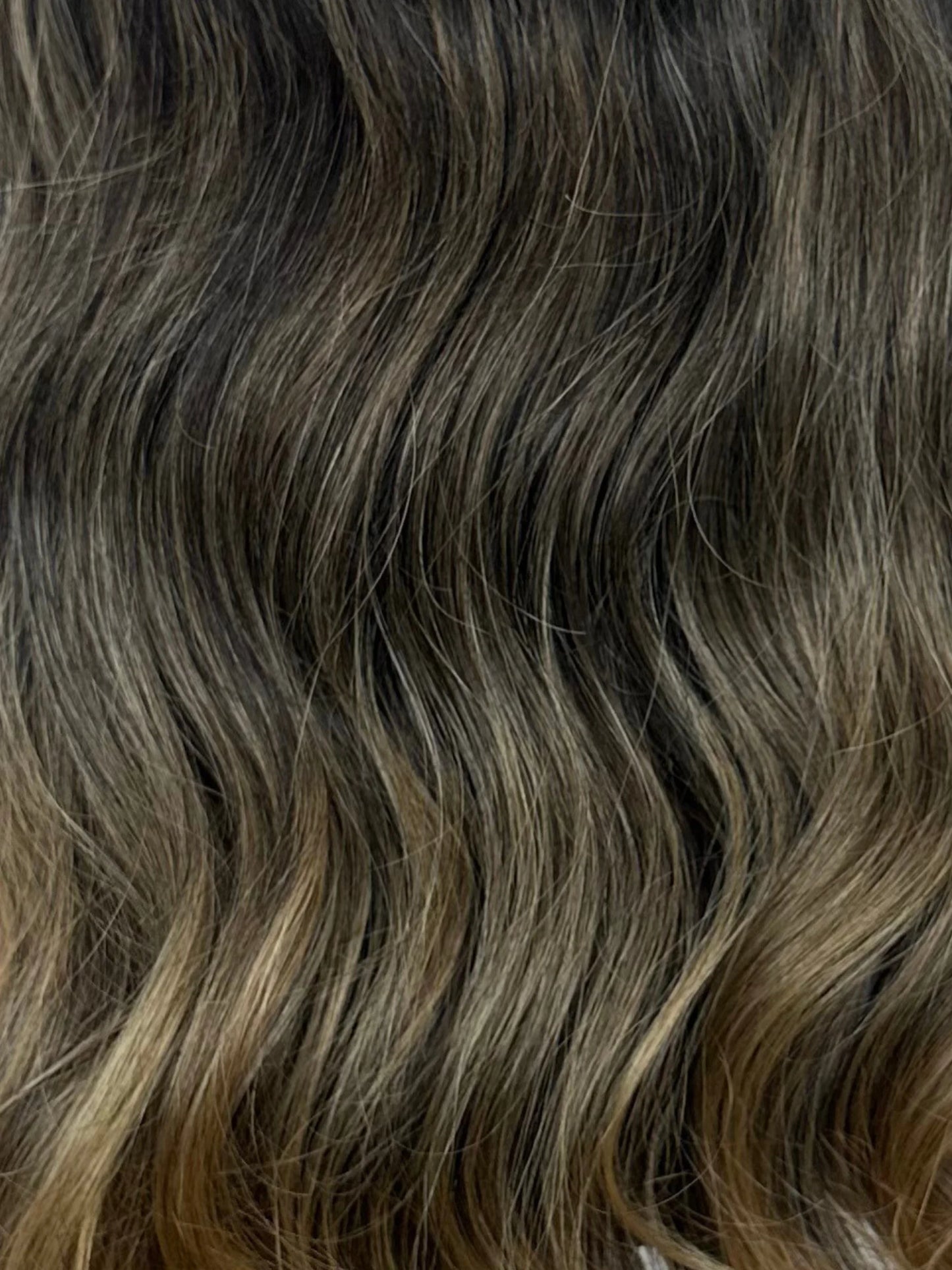 VIVIENNE · Ondulado · 13x4 HD Lace · Glueless · Densidad 180%