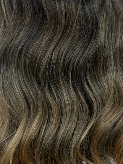 VIVIENNE · Ondulado · 13x4 HD Lace · Glueless · Densidad 180%