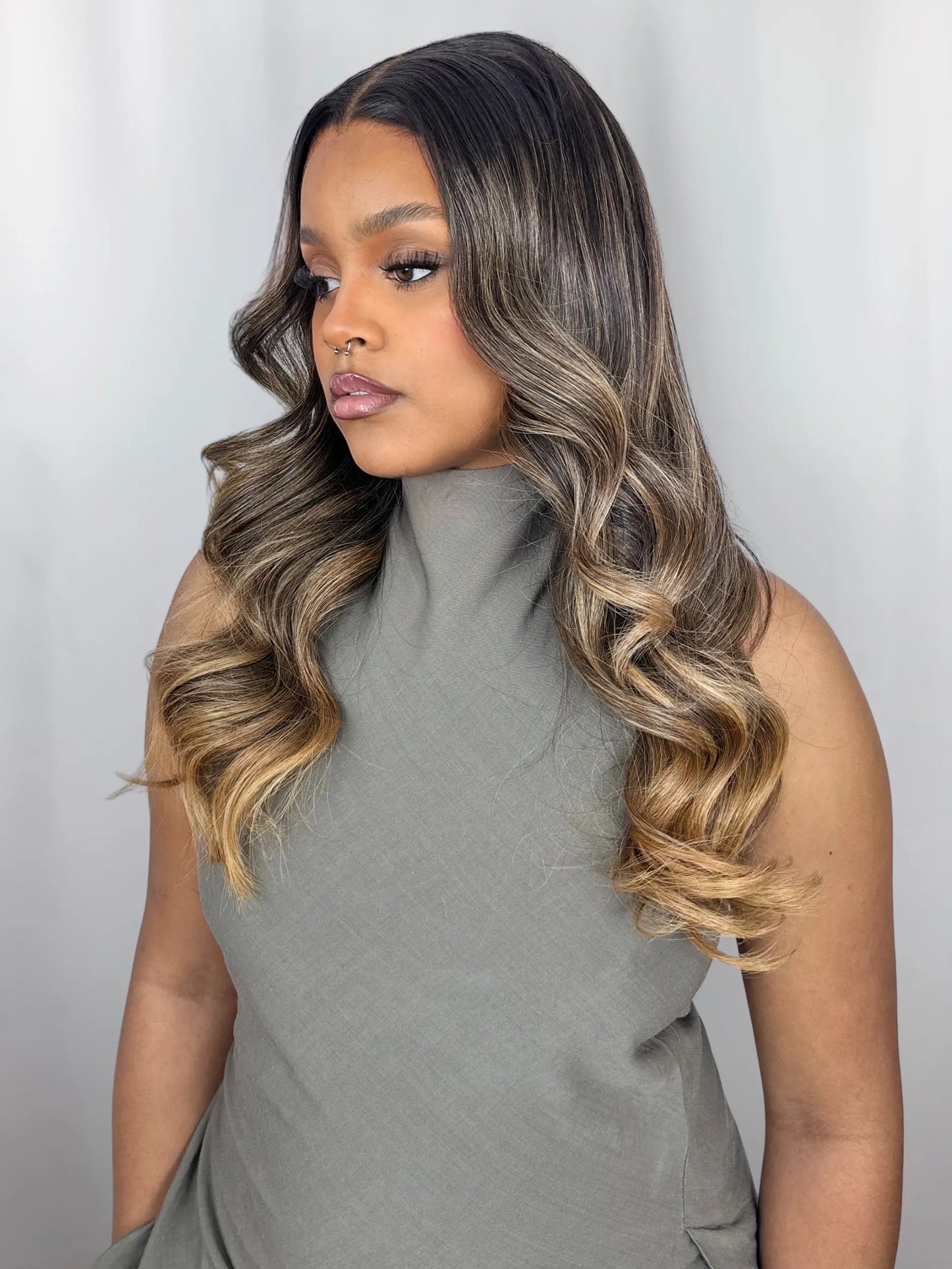 VIVIENNE · Ondulado · 13x4 HD Lace · Glueless · Densidad 180%