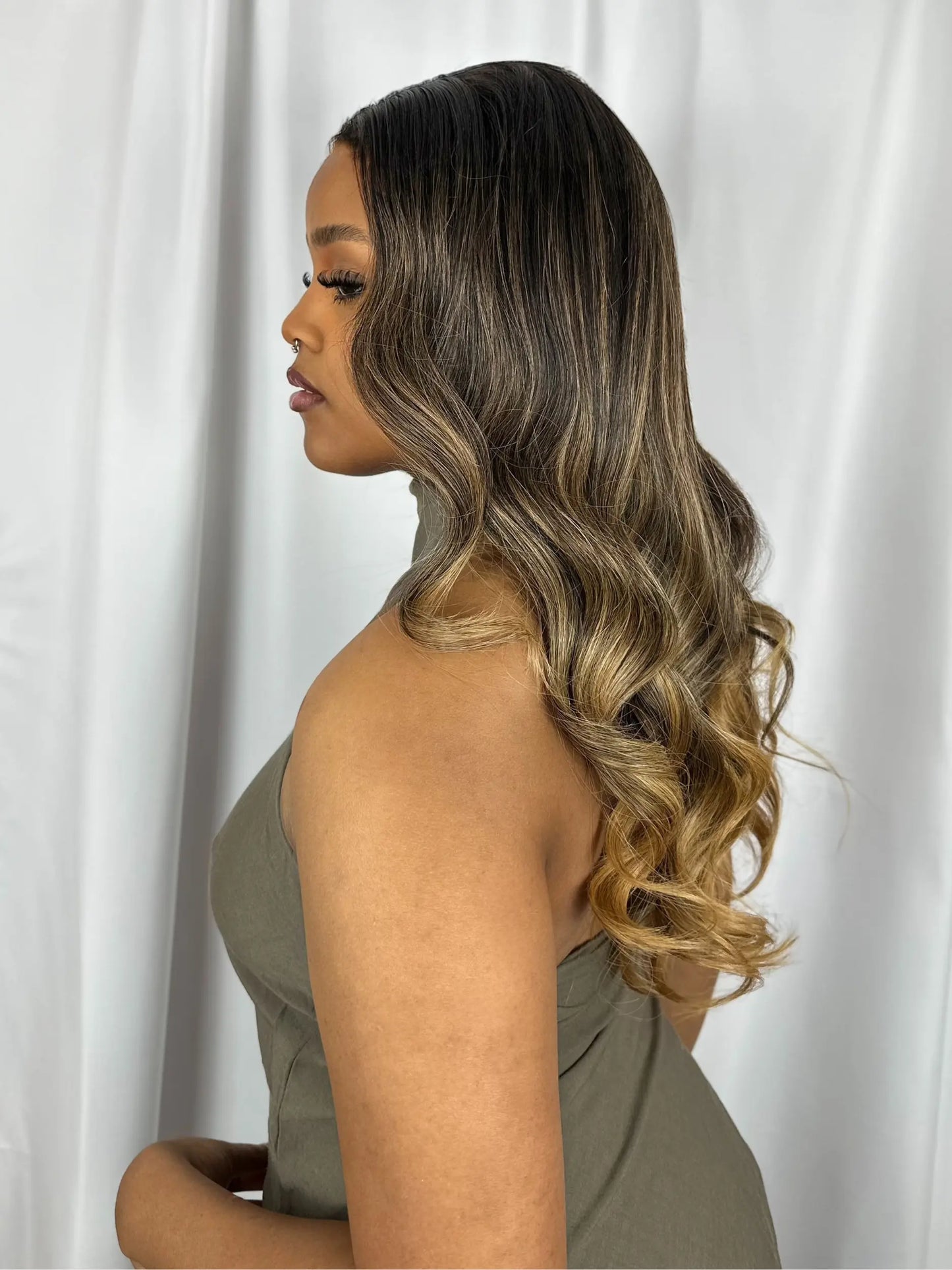 VIVIENNE · Ondulado · 13x4 HD Lace · Glueless · Densidad 180%