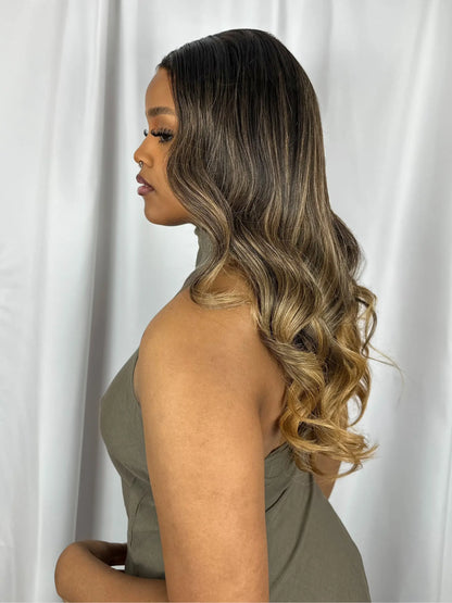 VIVIENNE · Ondulado · 13x4 HD Lace · Glueless · Densidad 180%