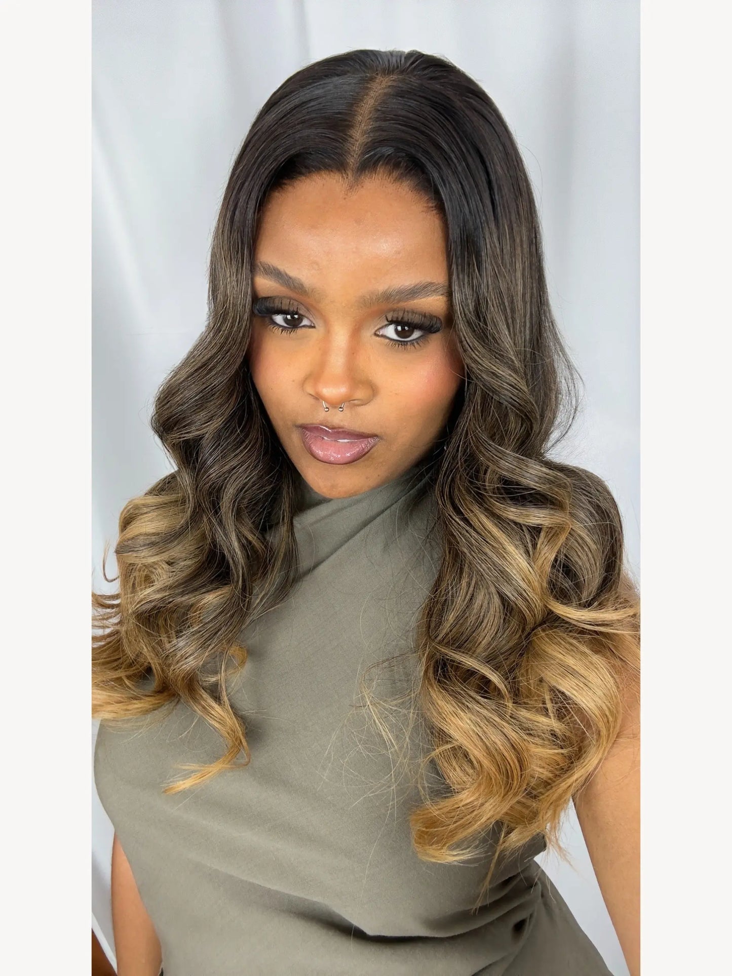 VIVIENNE · Ondulado · 13x4 HD Lace · Glueless · Densidad 180%